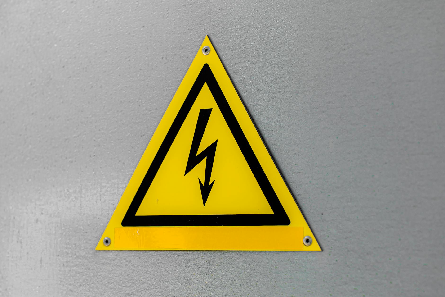 Panneau de danger triangulaire